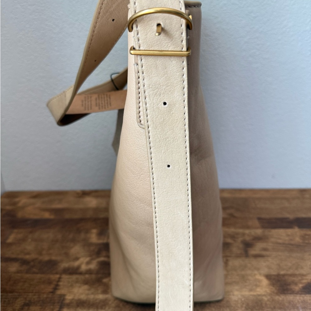 Margot New York Kaye Bucket Bag Beige Leather Tote NWT - Picture 8 of 17
